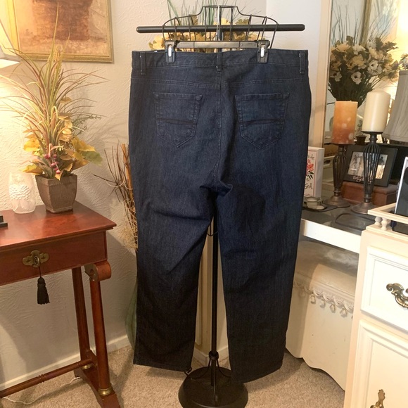 Bandolino Jeans - Picture 3 of 8